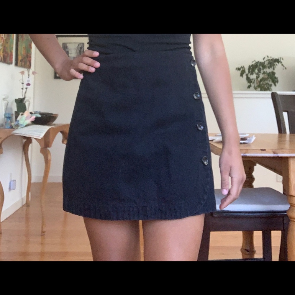 Super cute button down black BDG skirt!